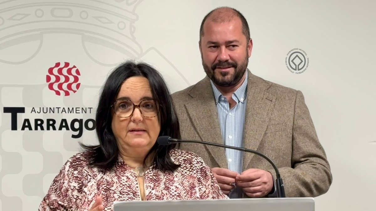 La consellera Gemma Fusté amb el portaveu d'ERC, Xavi Puig.