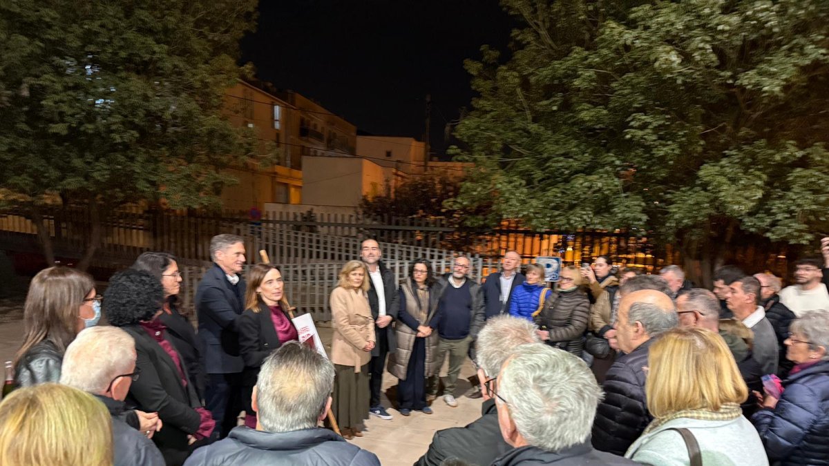 L'alcaldessa de Reus, Sandra Guaita, va estar ahir amb els veïns dels barris beneficiaris