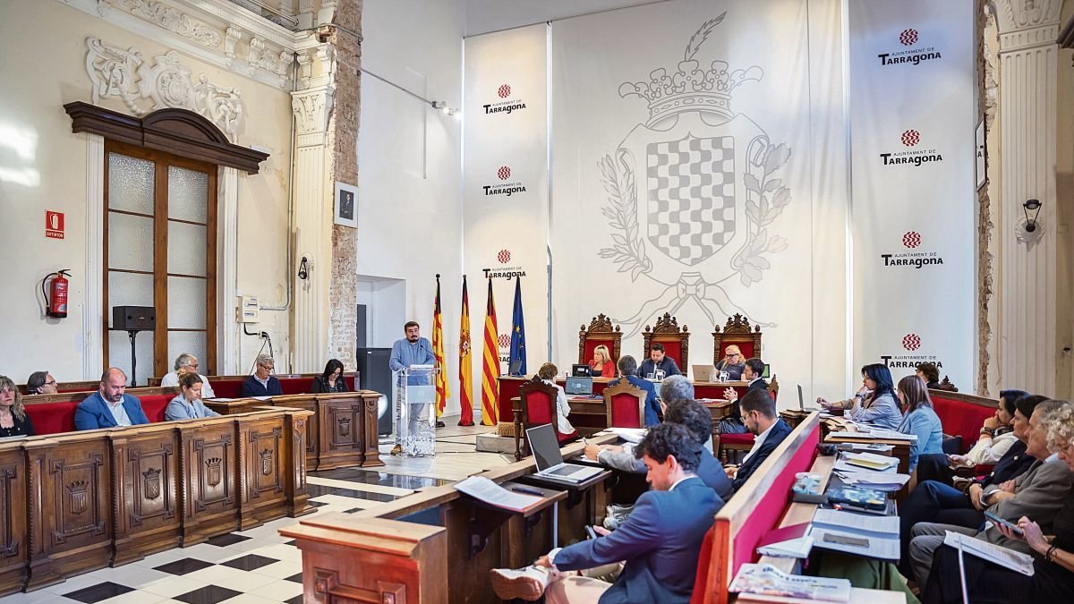 Imatge d’arxiu d’una sessió plenària celebrada al Saló d’Actes de l’Ajuntament de Tarragona el passat mes d’abril.
