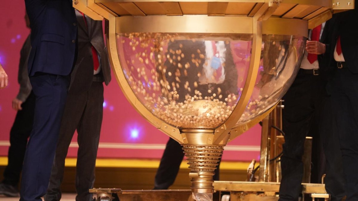 78.477, un dels primers quarts premis, va sortir minuts abans de les 10 hores.