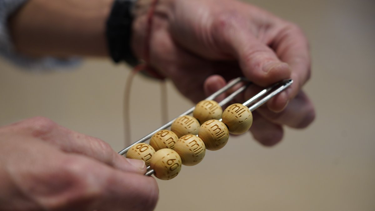 Imagen de las bolas insertadas en una de las tablas.