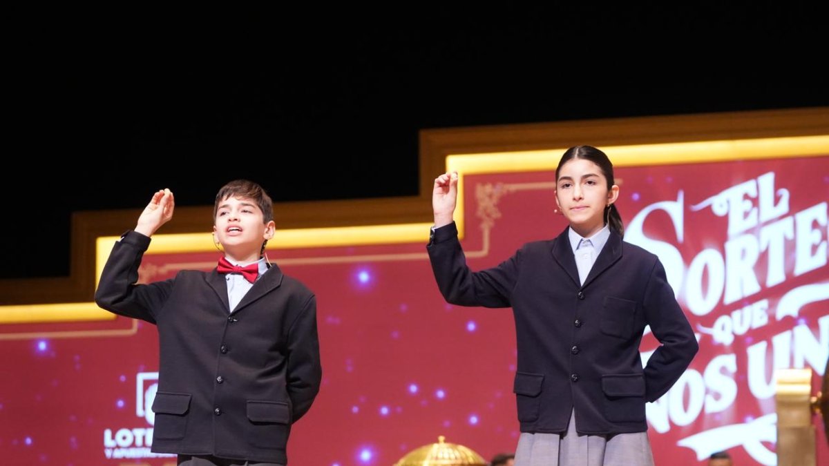 Los niños de San Ildefonso cantan un cuarto premio.