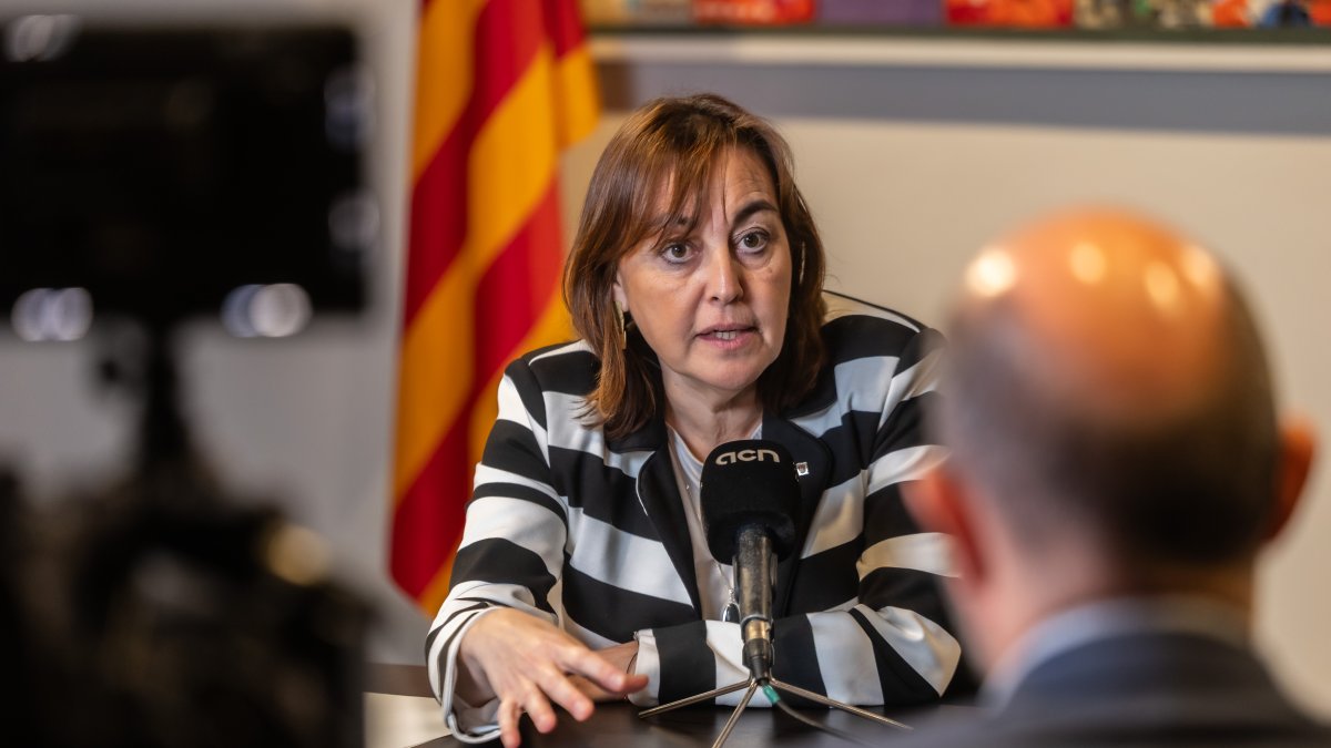 Imagen de archivo de la portavoz del Govern y consellera de Territori, Sílvia Paneque, durante una entrevista con la ACN.