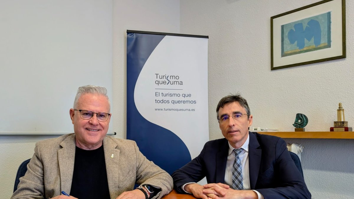 El alcalde de Salou y Carlos Romero han firmado el documento