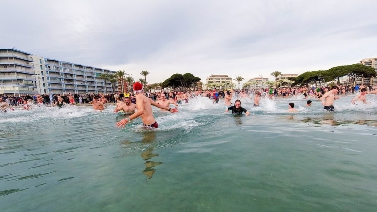 Molts participants segueixen la tradició de disfressar-se.