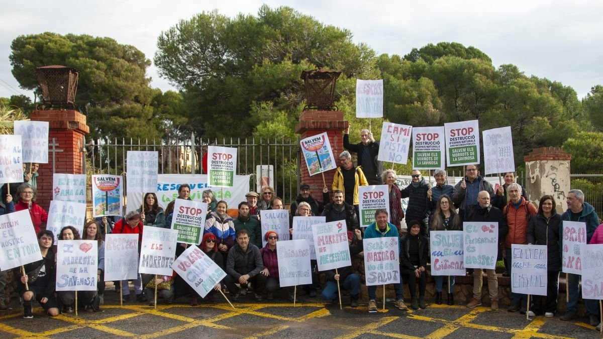SOS Costa Daurada organizó ayer una jornada festiva y reivindicativa en la zona afectada por el proyecto.