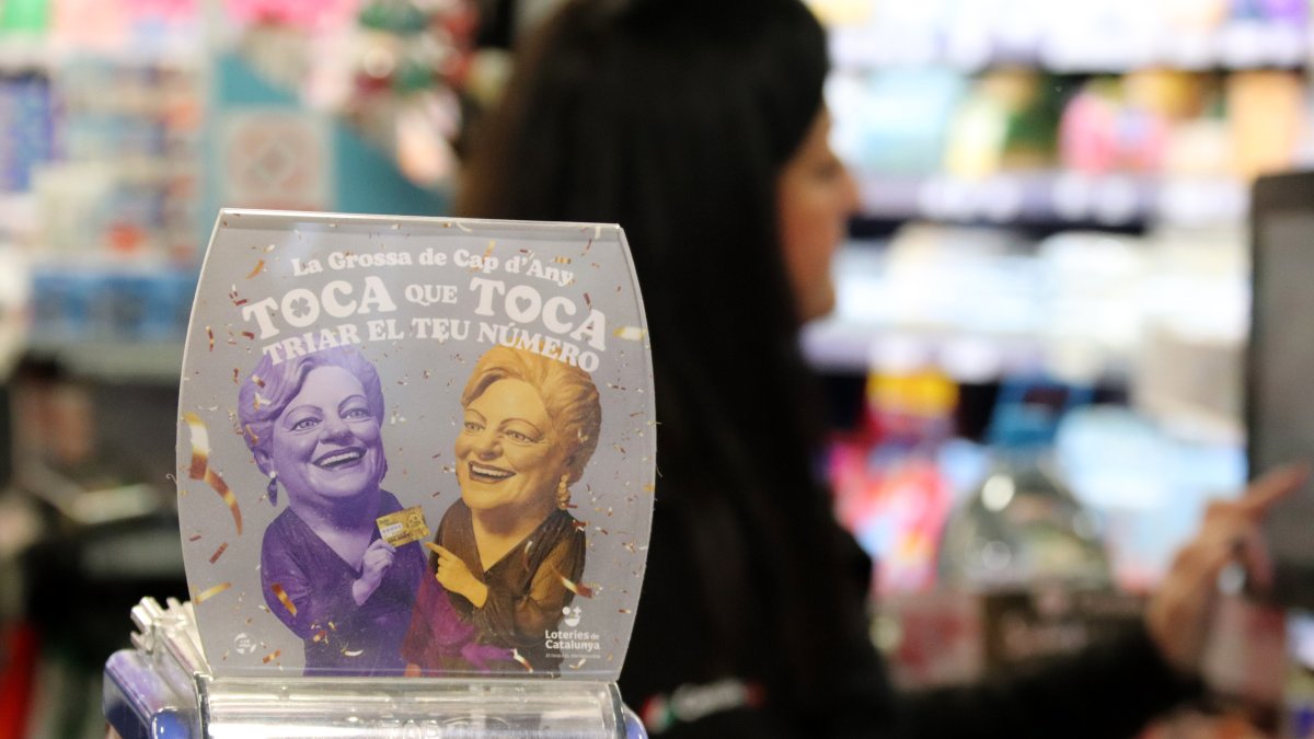 Un expositor de la 'Grossa de Cap d'Any'.