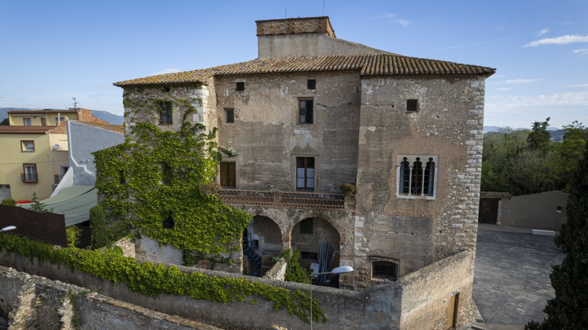 El Rourell té 385 habitants i una superfície de 2,32 km².