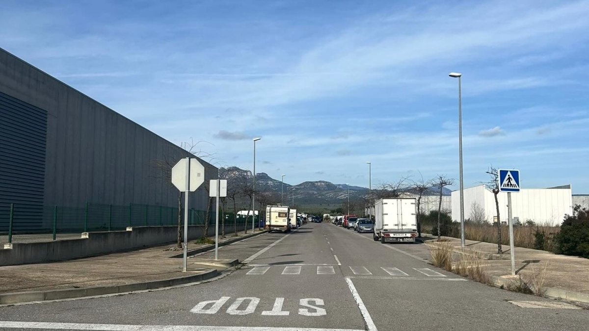 La fiesta ilegal se lleva a cabo en la zona del polígono de las Mataltes.