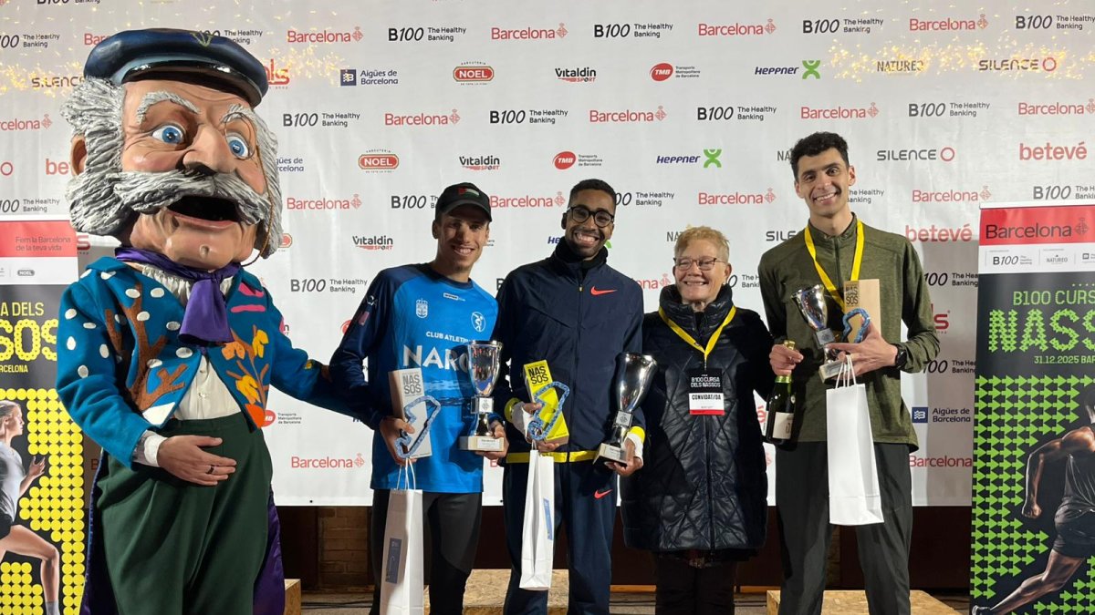 Abdessamad Oukhelfen gana la 10k de la Cursa dels Nassos.