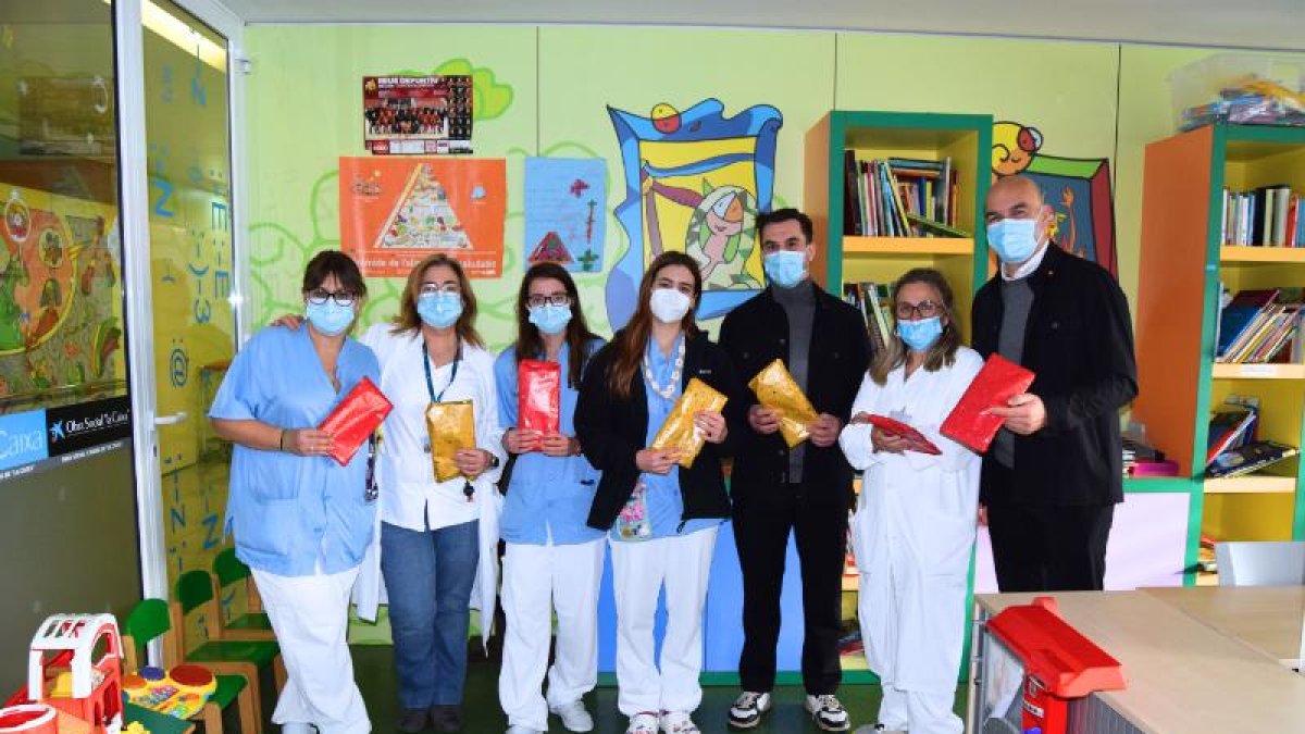 Los jugadores de hockey visitan el Hospital de Reus