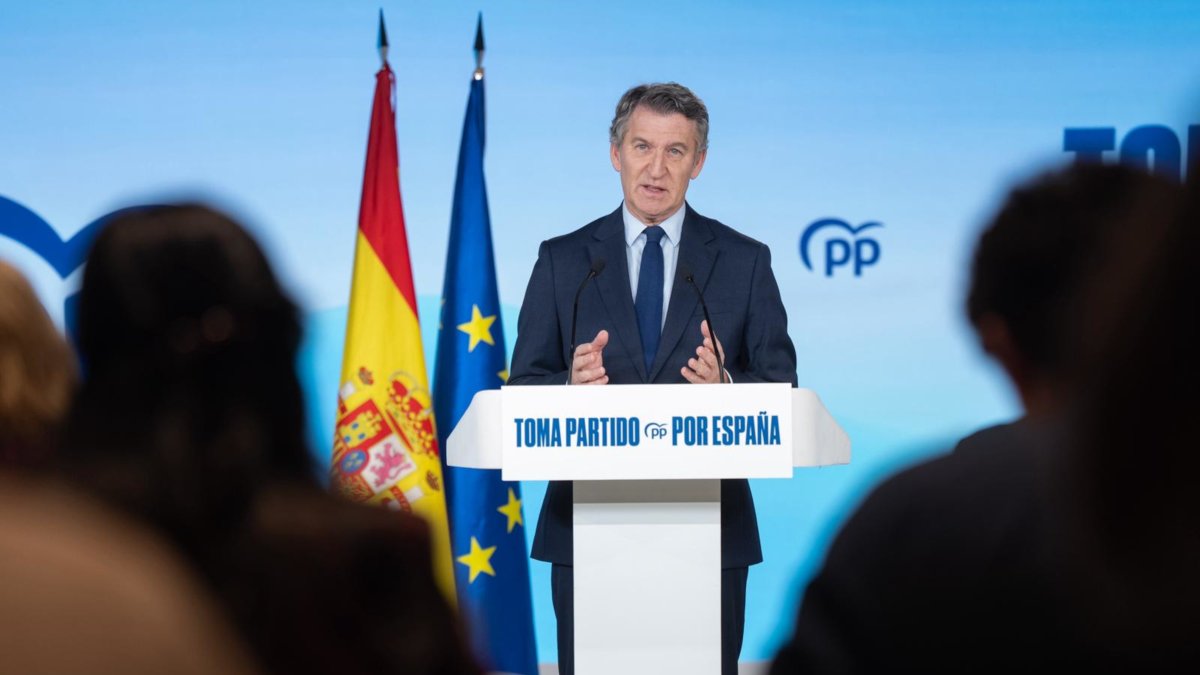 El líder del PP, Alberto Núñez Feijóo, en roda de premsa