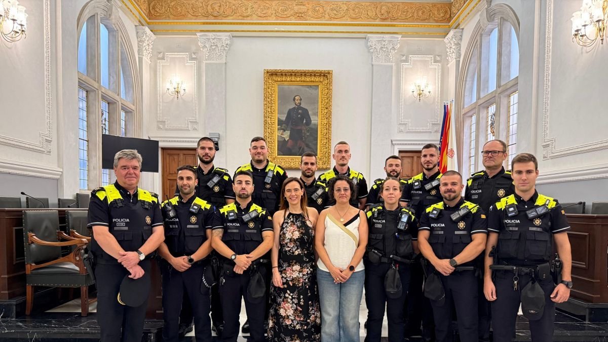 Fotografia d'arxiu de l'última benvinguda de les autoritats municipals als nous agents de la Guàrdia Urbana de Reus.