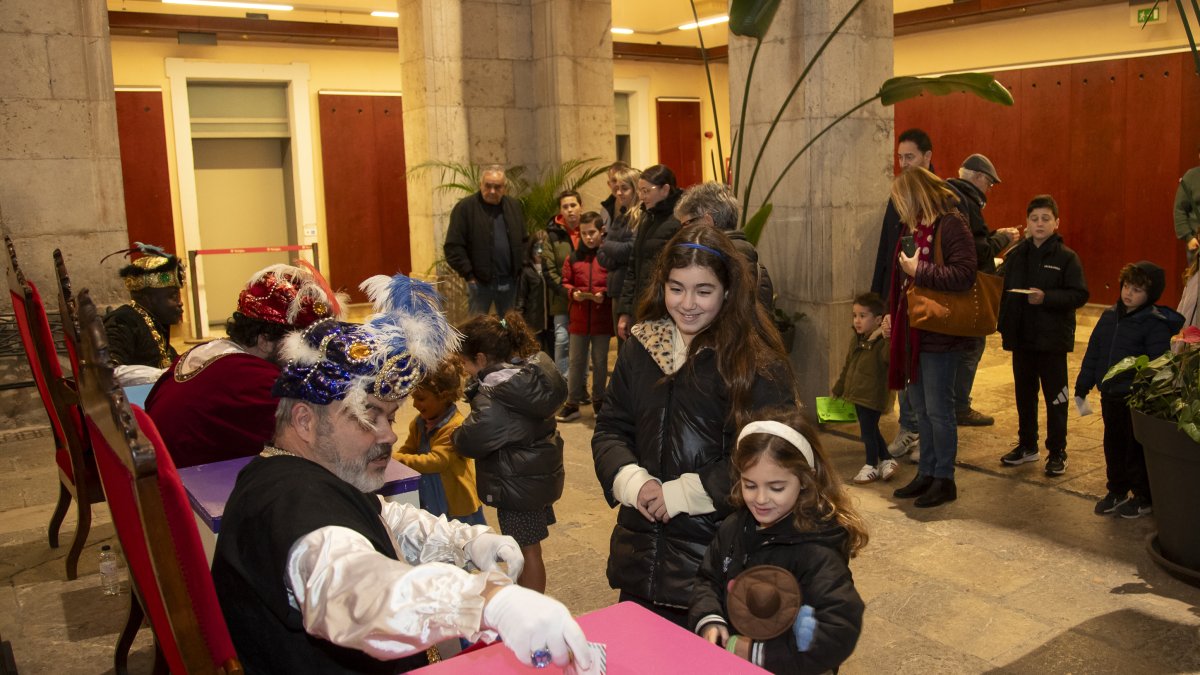 Los pajes reales se instalaron en el patio a Jaime I del Ayuntamiento de Tarragona.