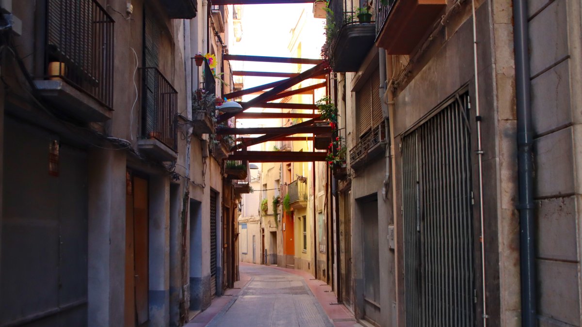 Imatge d'un carrer del centre històric de Valls.