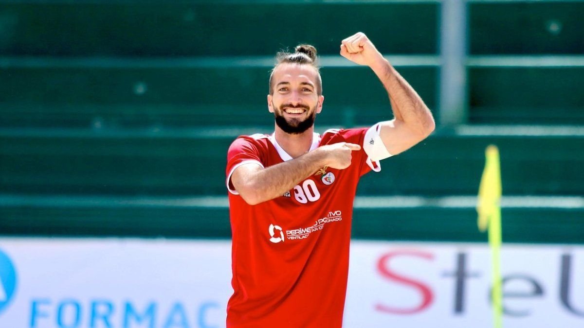 El jugador de fútbol playa torrenc Llorenç Gómez.