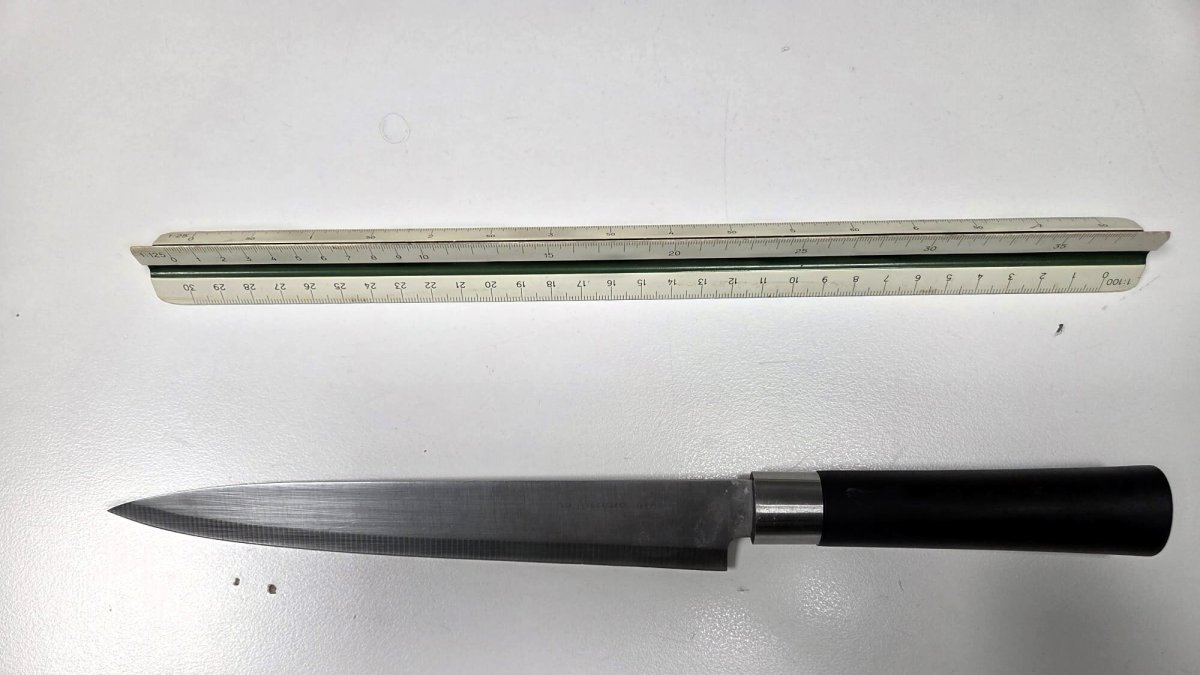 Imagen del cuchillo que utilizó el detenido para atracar una gasolinera en Torredembarra.