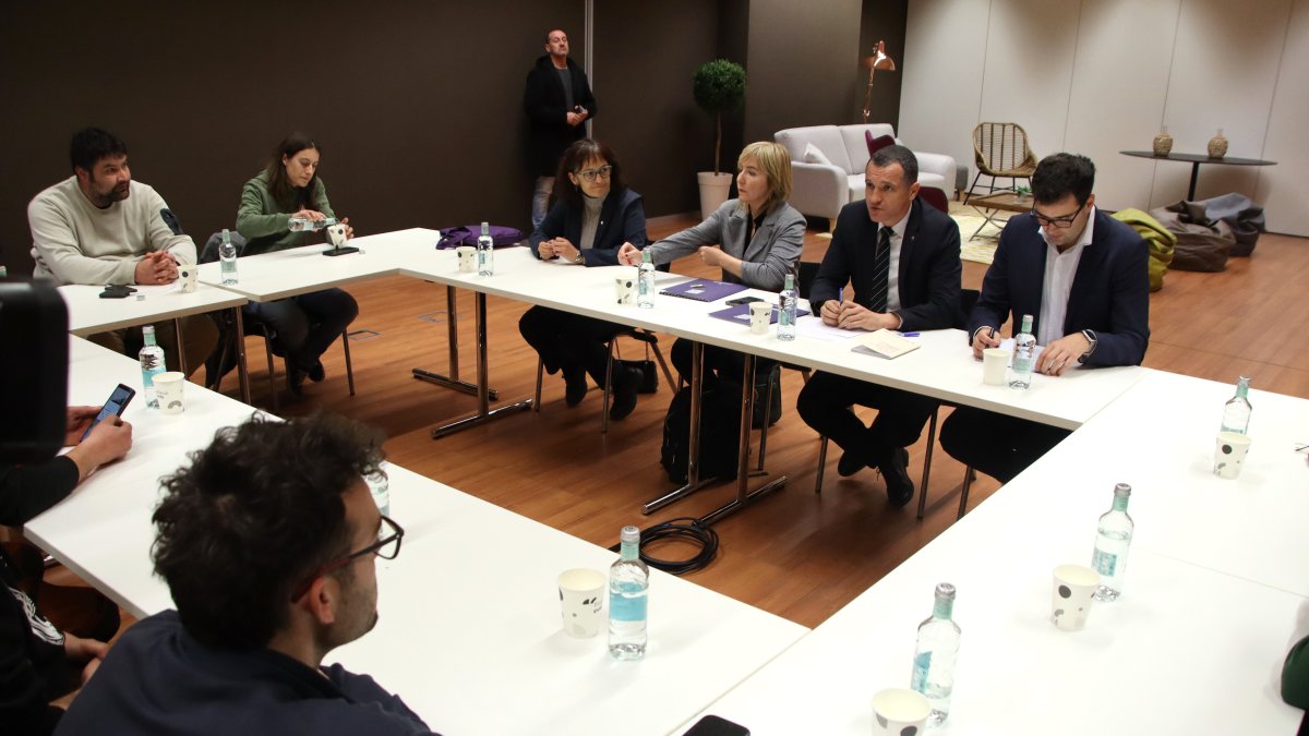 Òscar Ordeig reunit amb els pagesos i ramaders de Revolta Pagesa