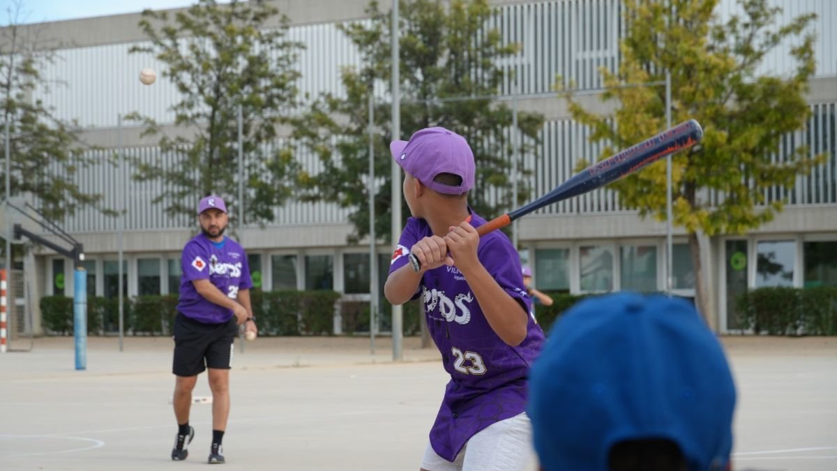Fotografía de archivo de un entrenamiento del Club de Béisbol Serps, una de las entidades que ha expresado la idoneidad del proyecto multideportivo.