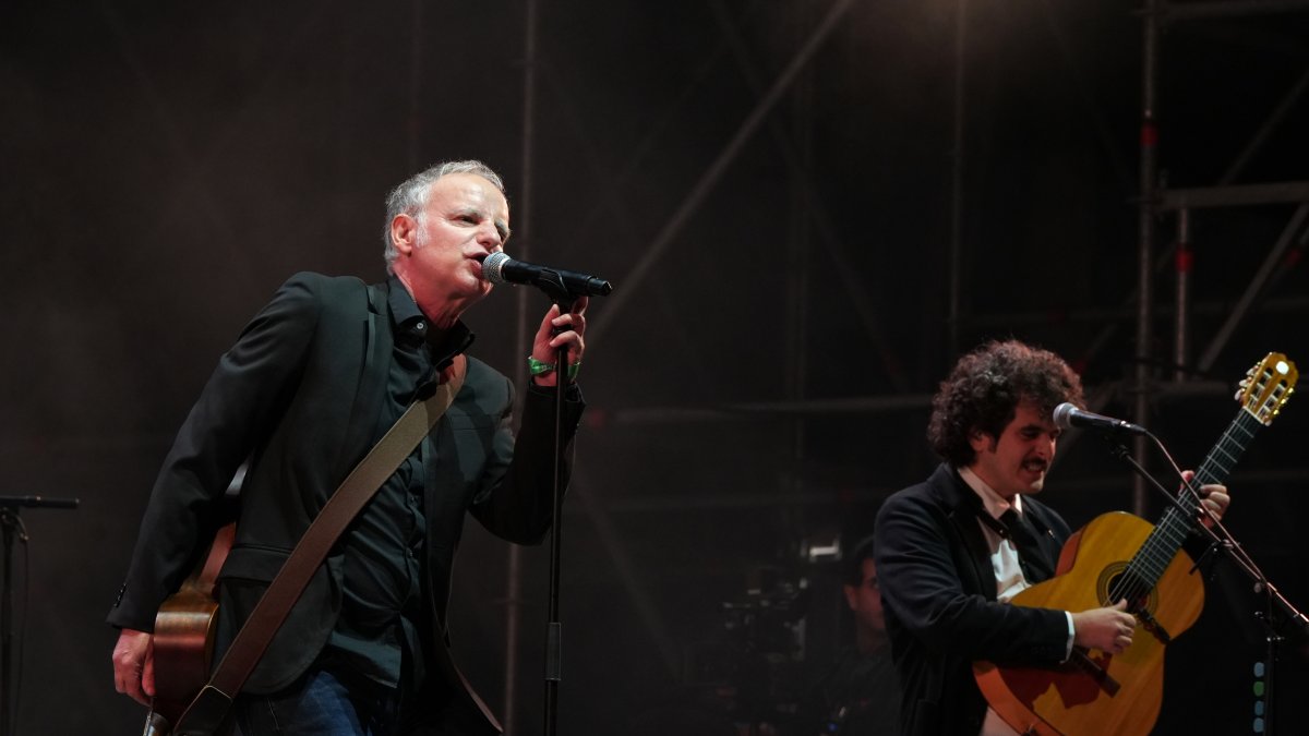 Lluís Gavaldà en un moment de l'actuació d'Els Pets a la Castanyada del Cabró Rock a Montmeló
