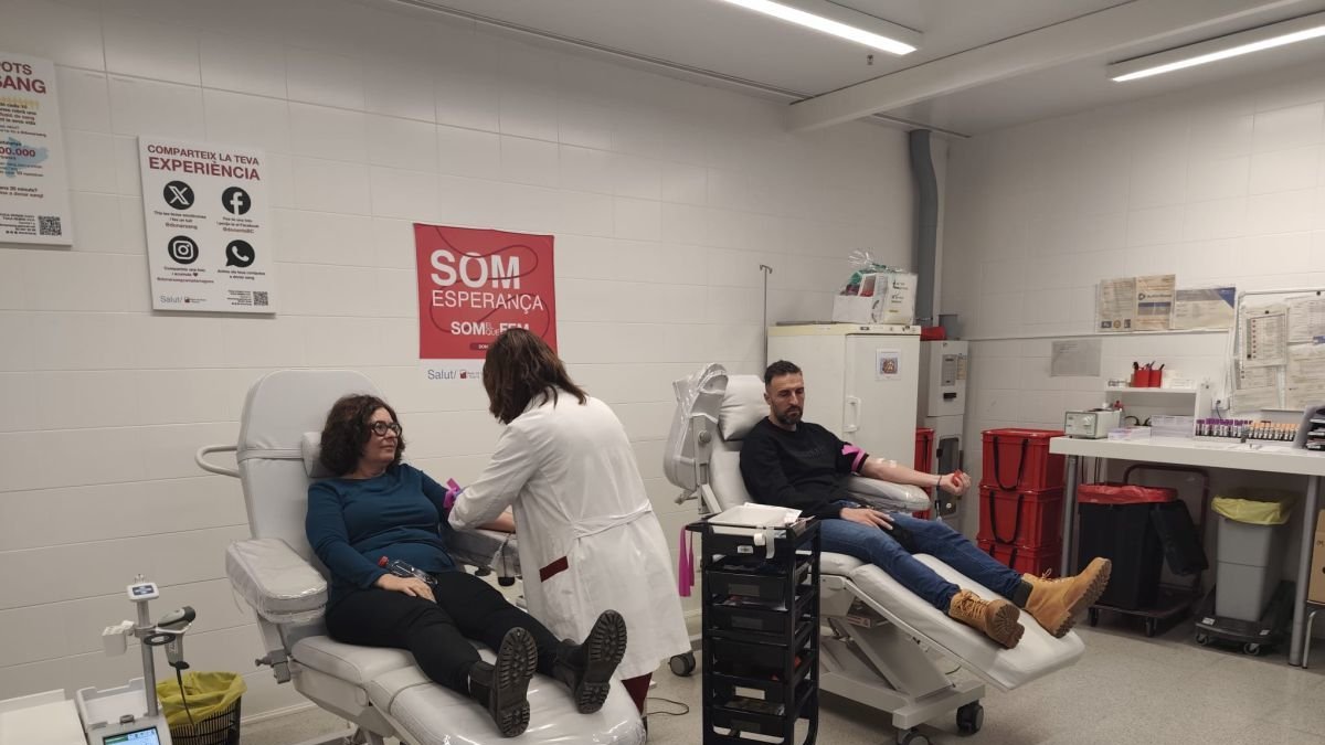Fotografia de donants de sang a l'Hospital Sant Joan.