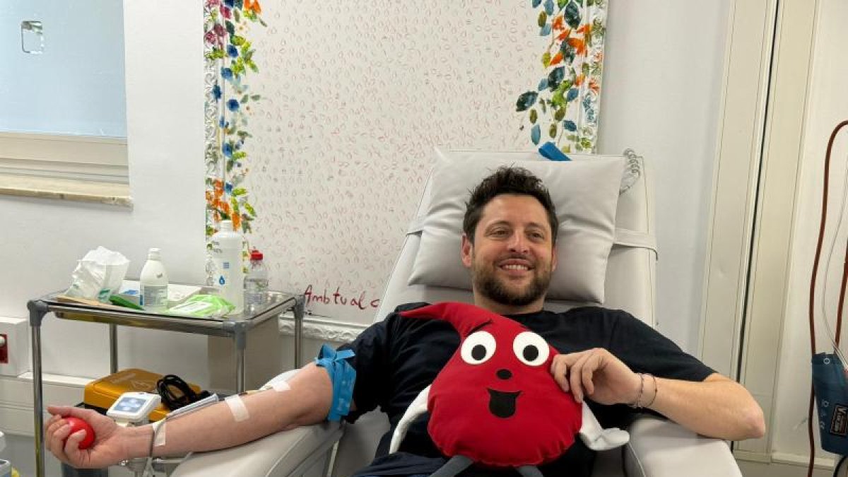 El alcalde Viñuales participa en el Maratón de Donación de Sangre