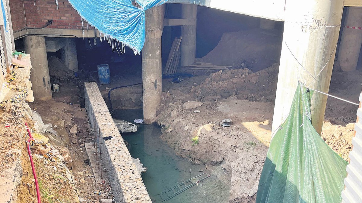 Estat actual de la finca que amaga les restes de la Font dels Lleons.