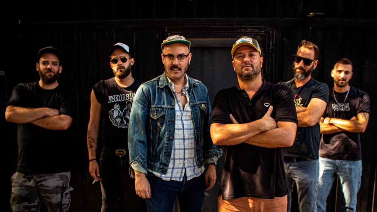 La banda Poetas Puestos està liderada pel valencià Charly Efe i el tarragoní Teko.