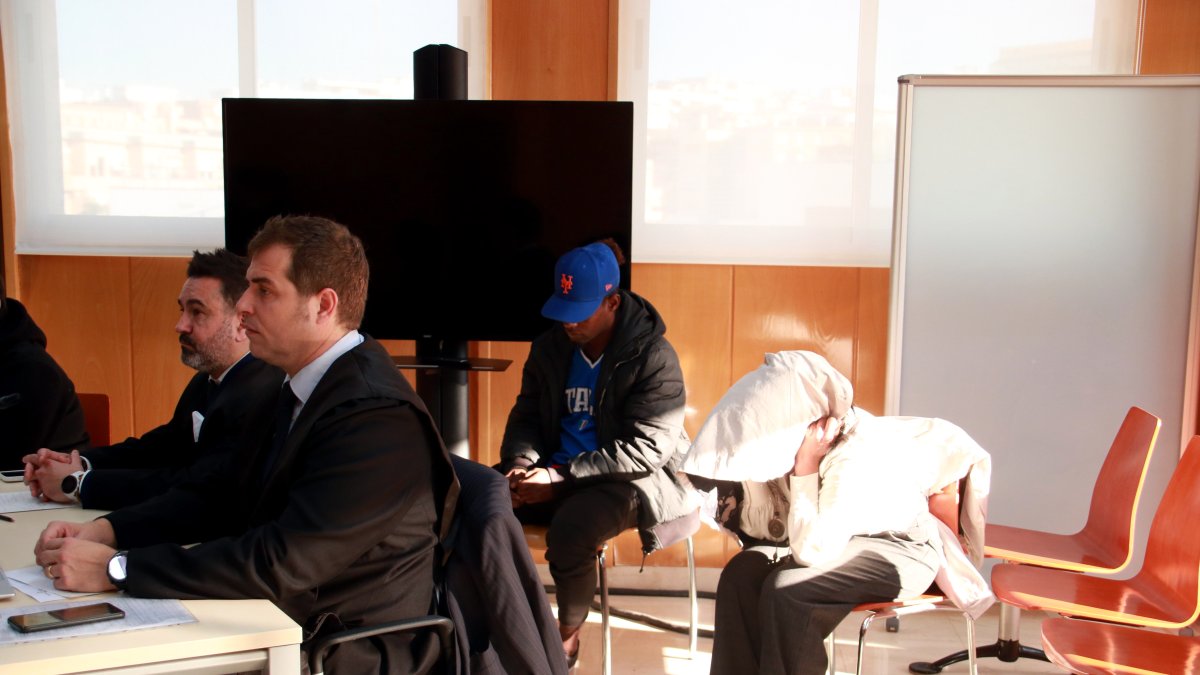 Dos dels cinc acusats de matar un home a Valls a l'inici del judici a l'Audiència de Tarragona