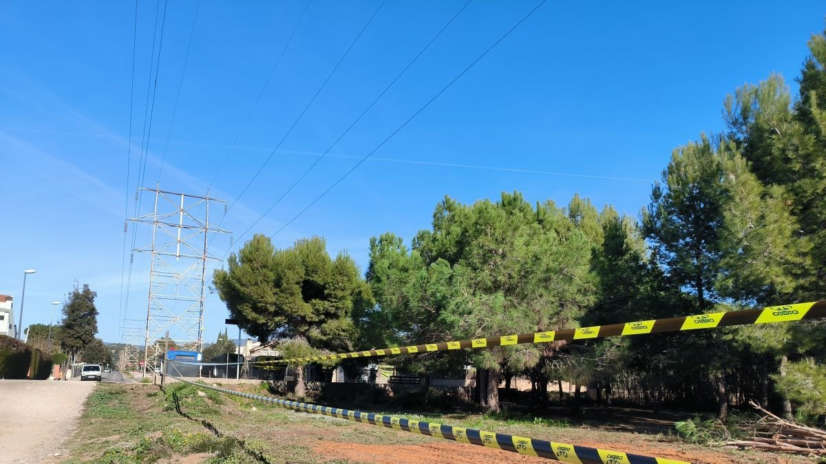 L'empresa adjudicatària ha senyalitzat l'indret per on inicia el procés, al Camí Antic de Castellvell, per evitar el pas de la ciutadania.