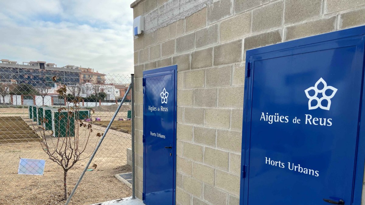 Imagen de la instalación de Aigües Reus en los huertos urbanos.