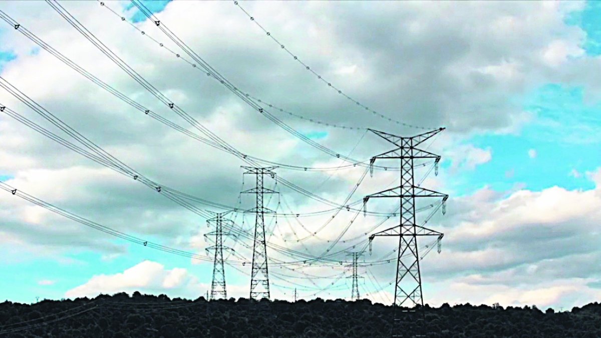 Imagen de torres eléctricas de alta tensión de Red Eléctrica Española.