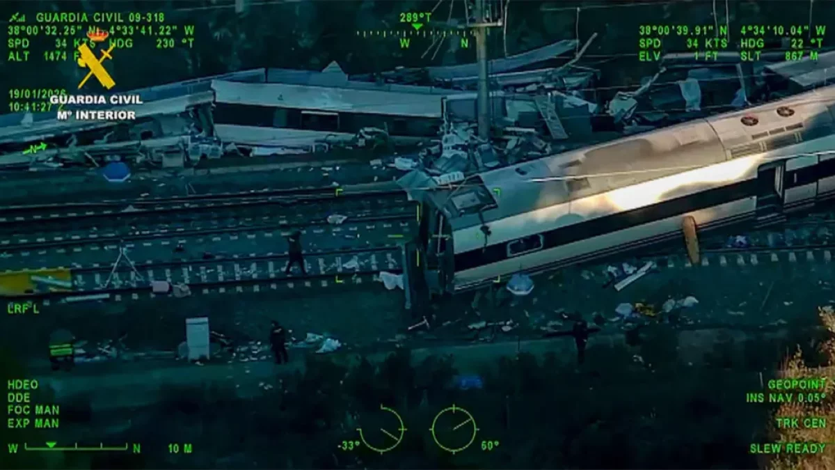 Vista aérea del accidente de trenes cerca de Adamuz (Córdoba) este lunes.