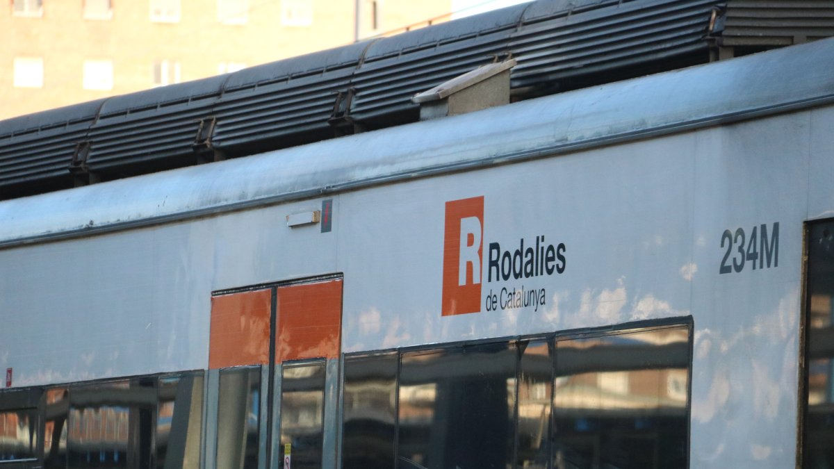 Logotip de Rodalies en un tren