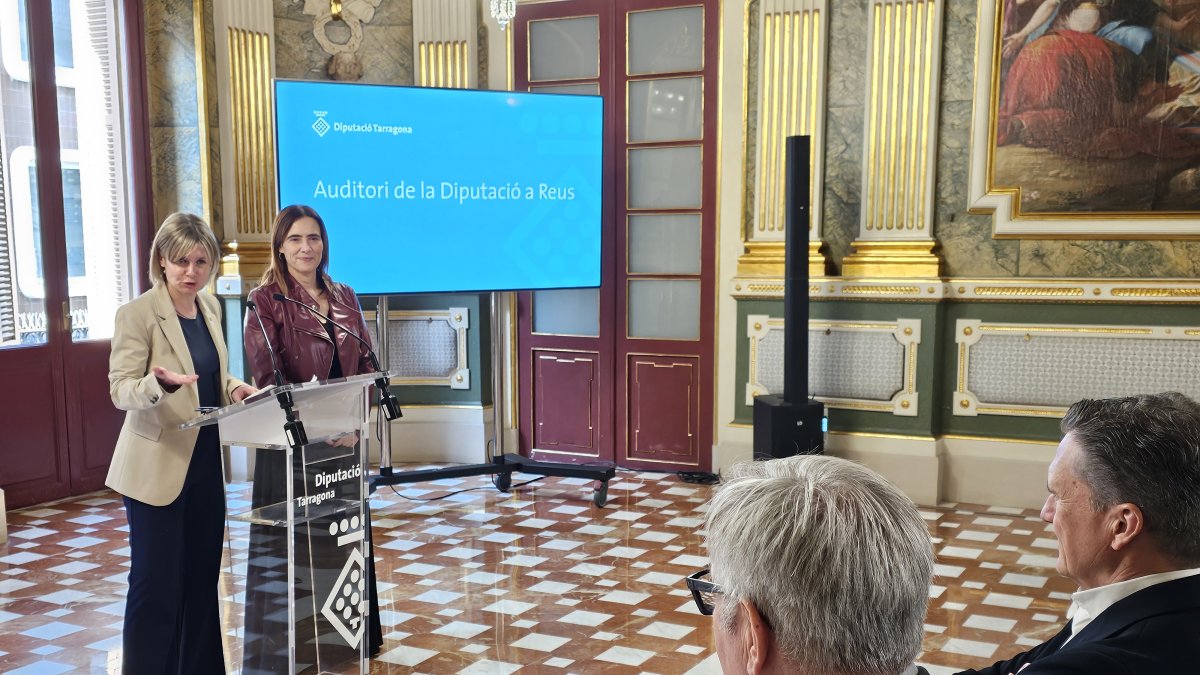 Noemí Llauradó i Sandra Guaita en la compareixença per informar sobre el projecte de futur auditori