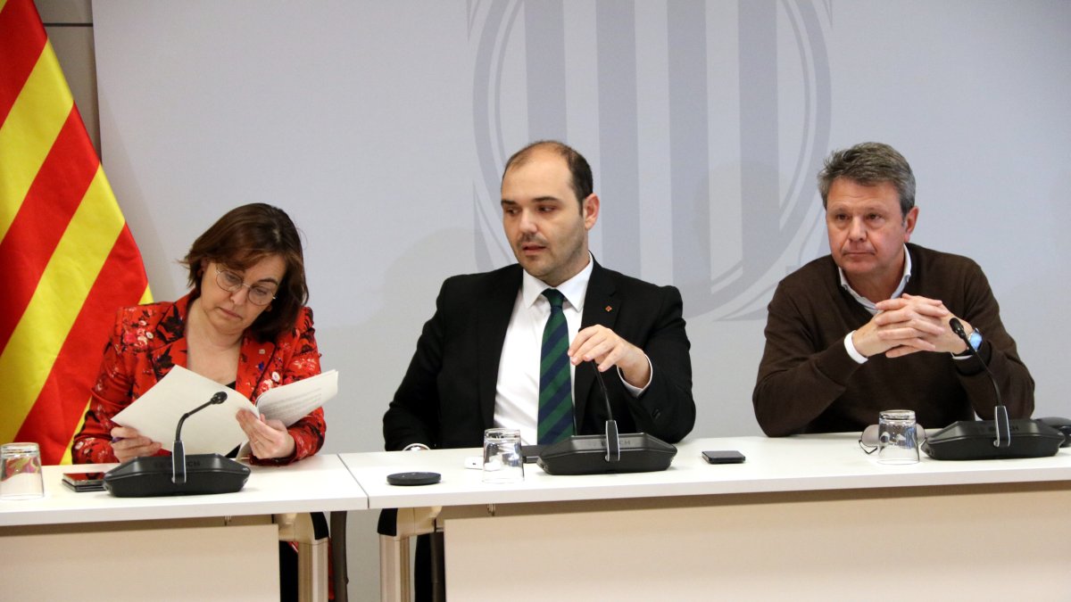 La consellera de Territorio, Sílvia Paneque, el conseller de la Presidencia, Albert Dalmau, y el secretario de Estado de Transportes, José Antonio Santano, en la nueva reunión de seguimiento de Rodalies