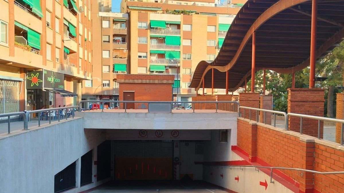 Fotografia d'arxiu de l'entrada del pàrquing d'Alcalde Joan Bertran.