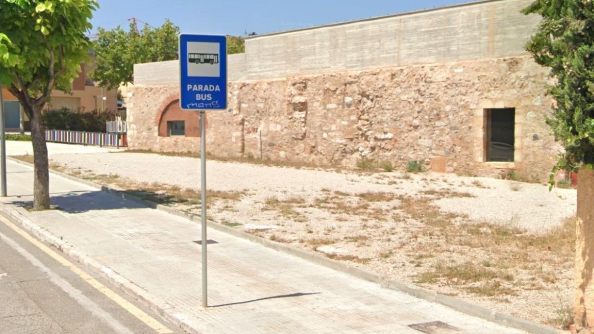Imatge d'una parada d'autobús a Montblanc.