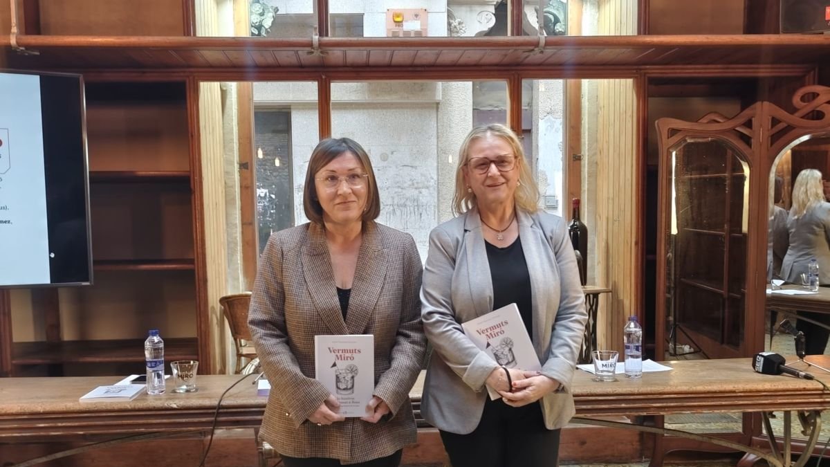 Fotografía del acto de presentación del libro 'Vermúes Miró y la historia del vermú en Reus'.