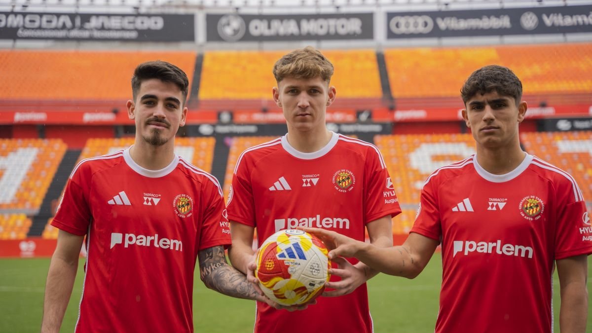Imagen de los tres nuevos jugadores del Nàstic.