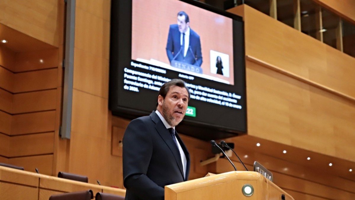 El ministro de Transportes, Óscar Puente, este jueves en el Senado