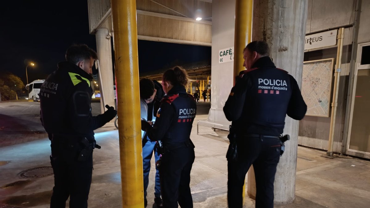 Durant el dispositiu es van identificar 120 persones, 67 de les quals tenien antecedents.