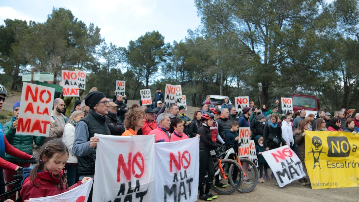 Imatge de la concentració contra la nova línia MAT entre l'Aragó i Catalunya
