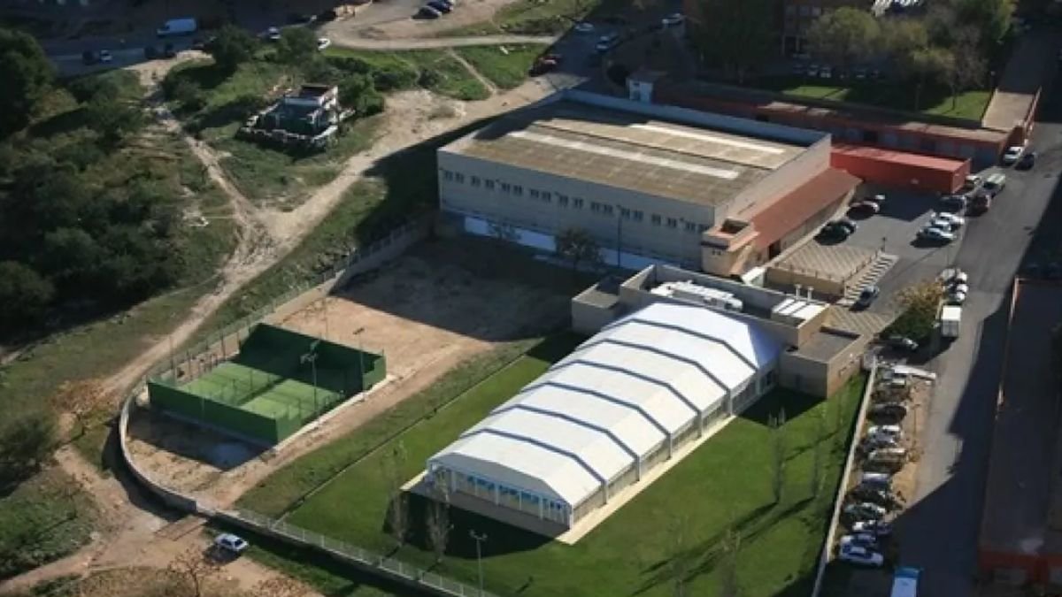 Imatge aèria de la piscina de Sant Pere i Sant Pau.