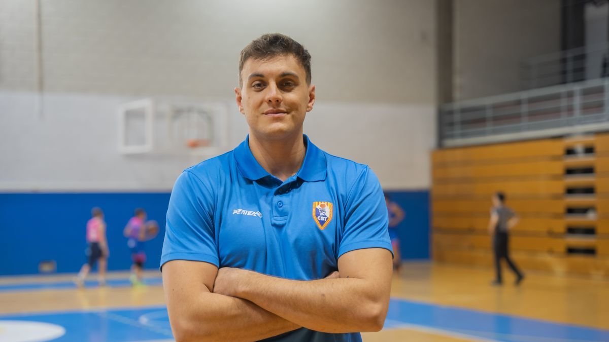 El pívot tarragoní David Loras abans d'un entrenament amb el CB Tarragona.