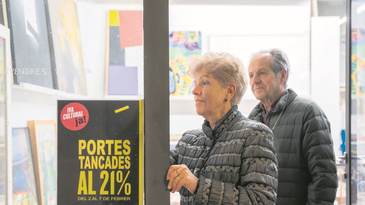Lalós Blasi y Antoni Pinyol en la galería que tienen en la calle del Vidre de Reus.