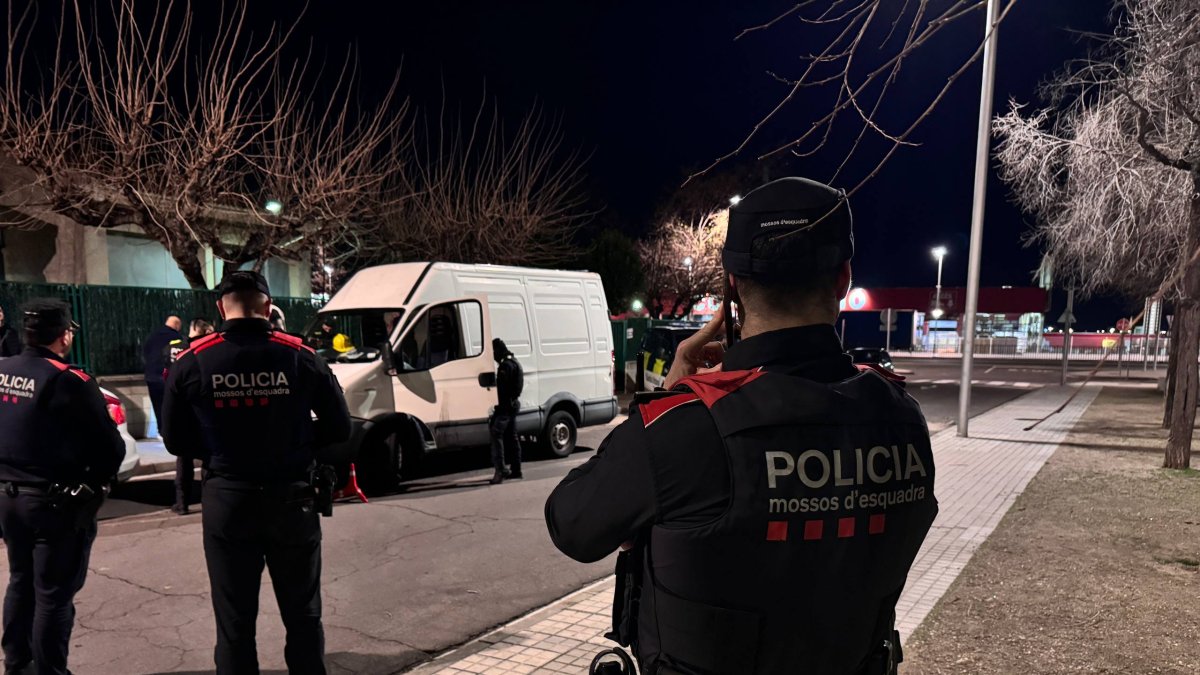 Un instant del dispositiu conjunt al carrer Riu Onyar.