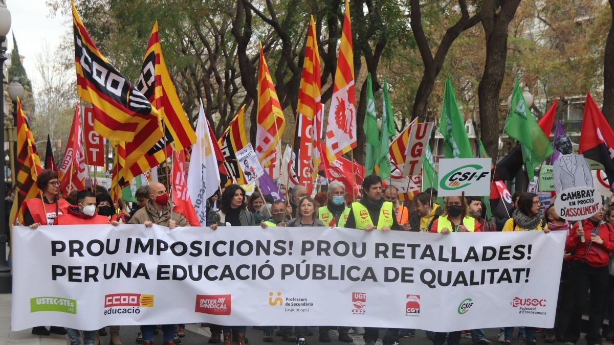 Fotografía de archivo de una manifestación del sector docente por las calles de Tarragona.