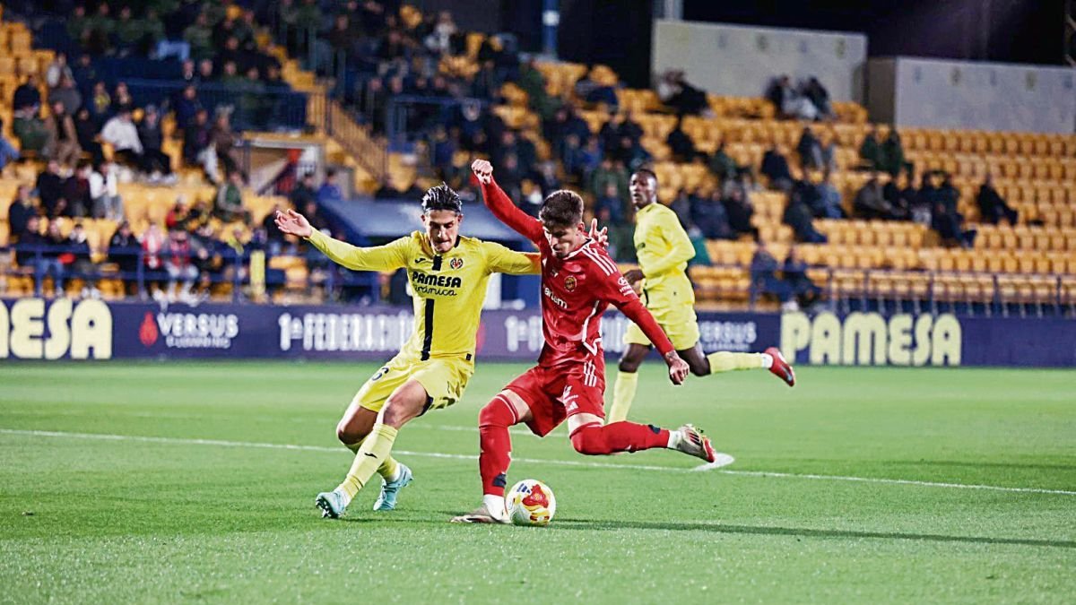 Álex Jiménez durant el partit d'anada.Nàstic