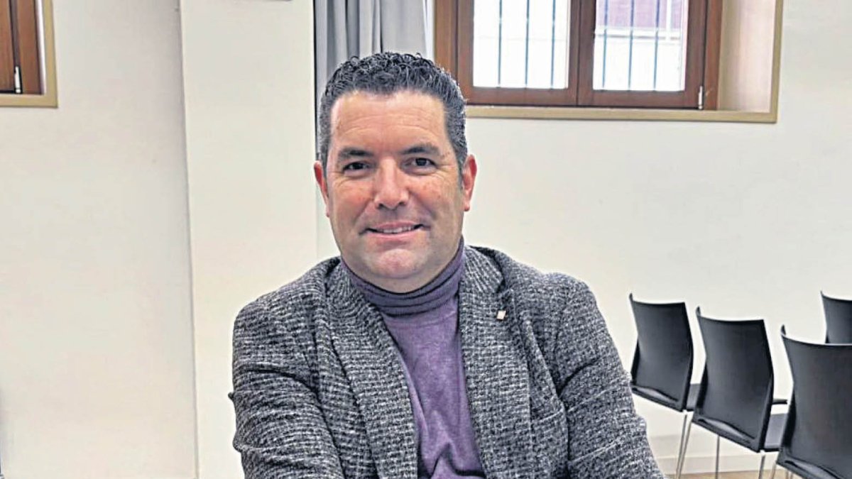 Xavier Amor, secretari de Governs Locals, a la seu de l’Institut Municipal d’Educació de Tarragona.